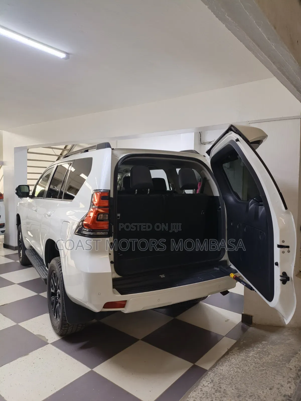 Toyota Land Cruiser 2021 White