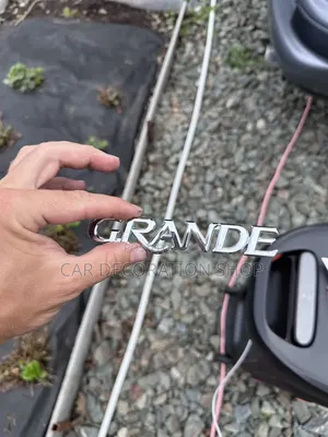 GRANDE Boot Letter Badge