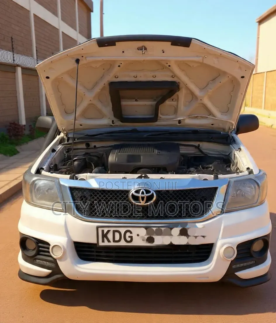 Toyota Hilux 2014 White