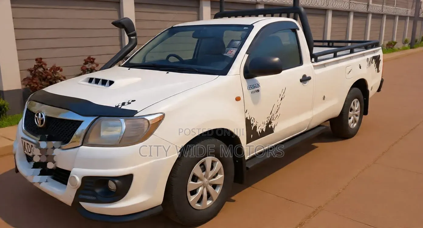 Toyota Hilux 2014 White