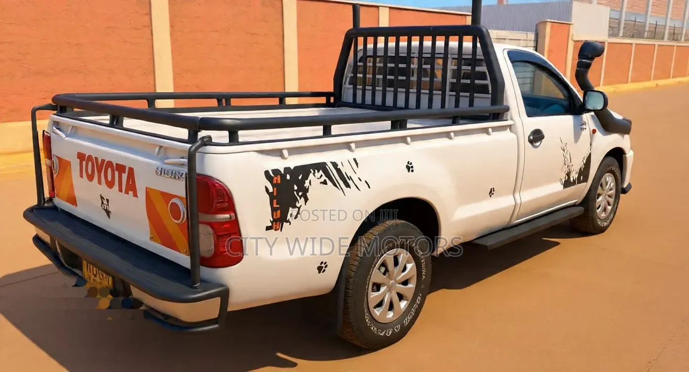 Toyota Hilux 2014 White