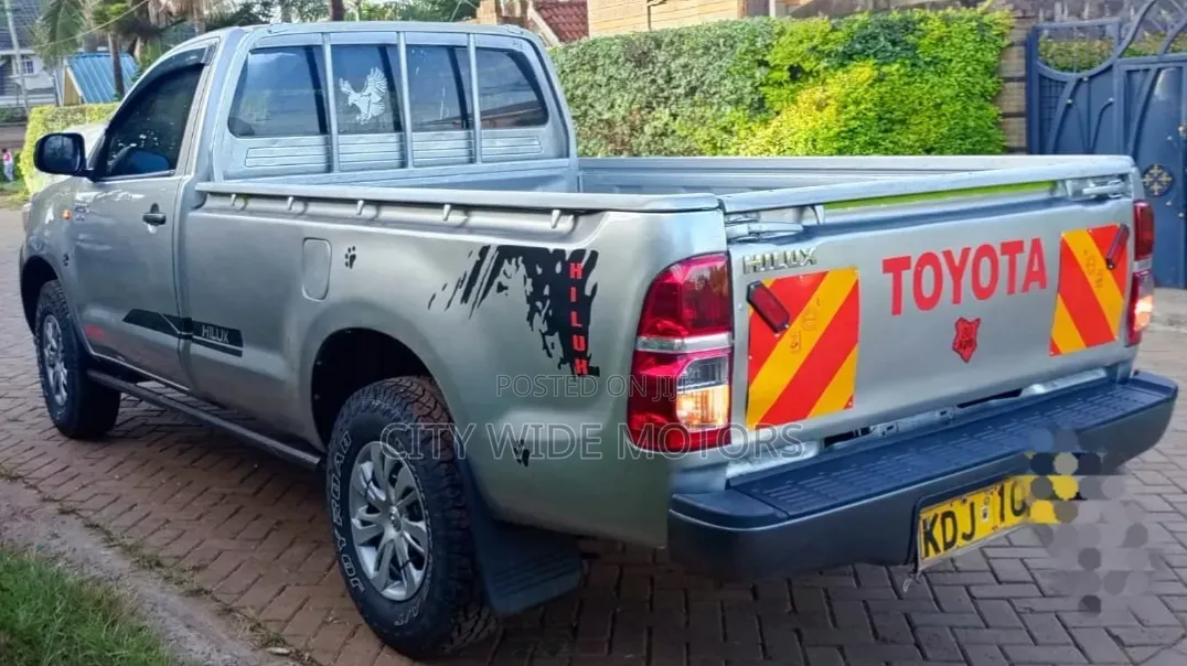 Toyota Hilux 2013 Silver