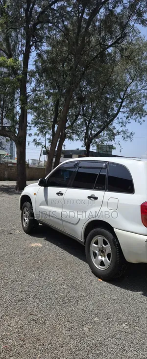 Toyota RAV4 2011 White