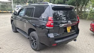 Toyota Land Cruiser Prado 2022 Black