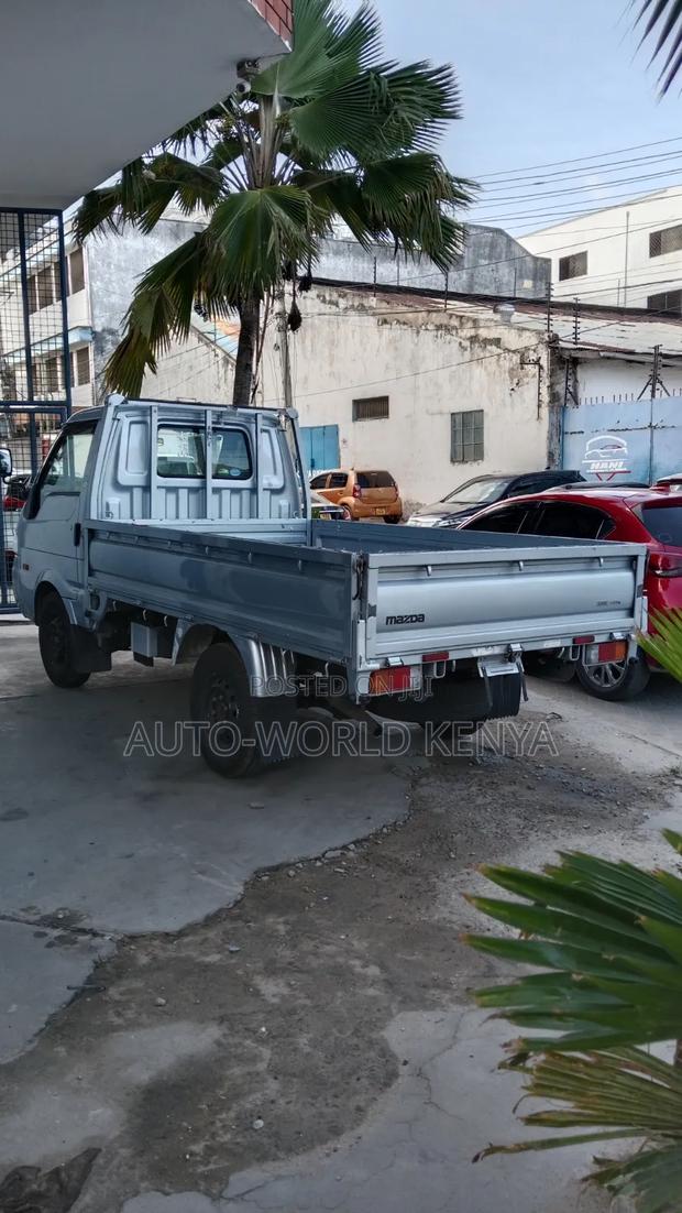Mazda Bongo Truck - thumbnail 5