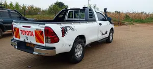 Toyota Hilux 2018 White