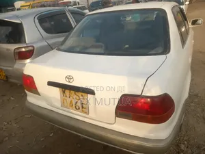 Toyota Corolla 1999 White