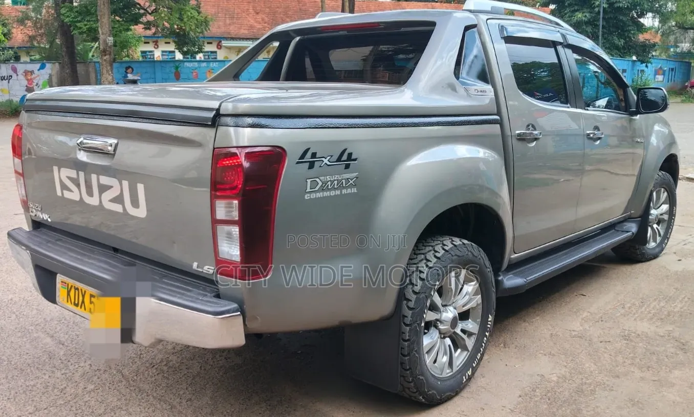 Isuzu D-MAX 2022 Gray