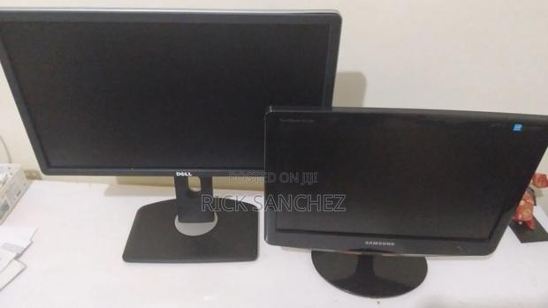 2 Monitors: Dell 22inch, Samsung 17inch - main view