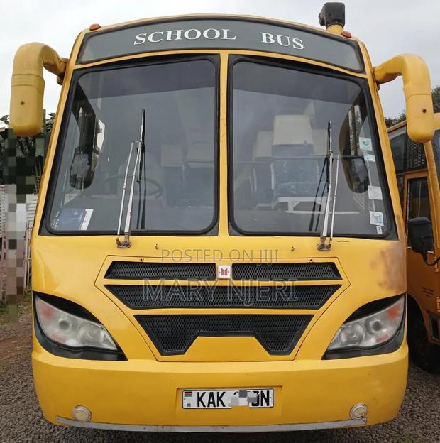 Isuzu Executive Bus 2004 Yellow - thumbnail 2