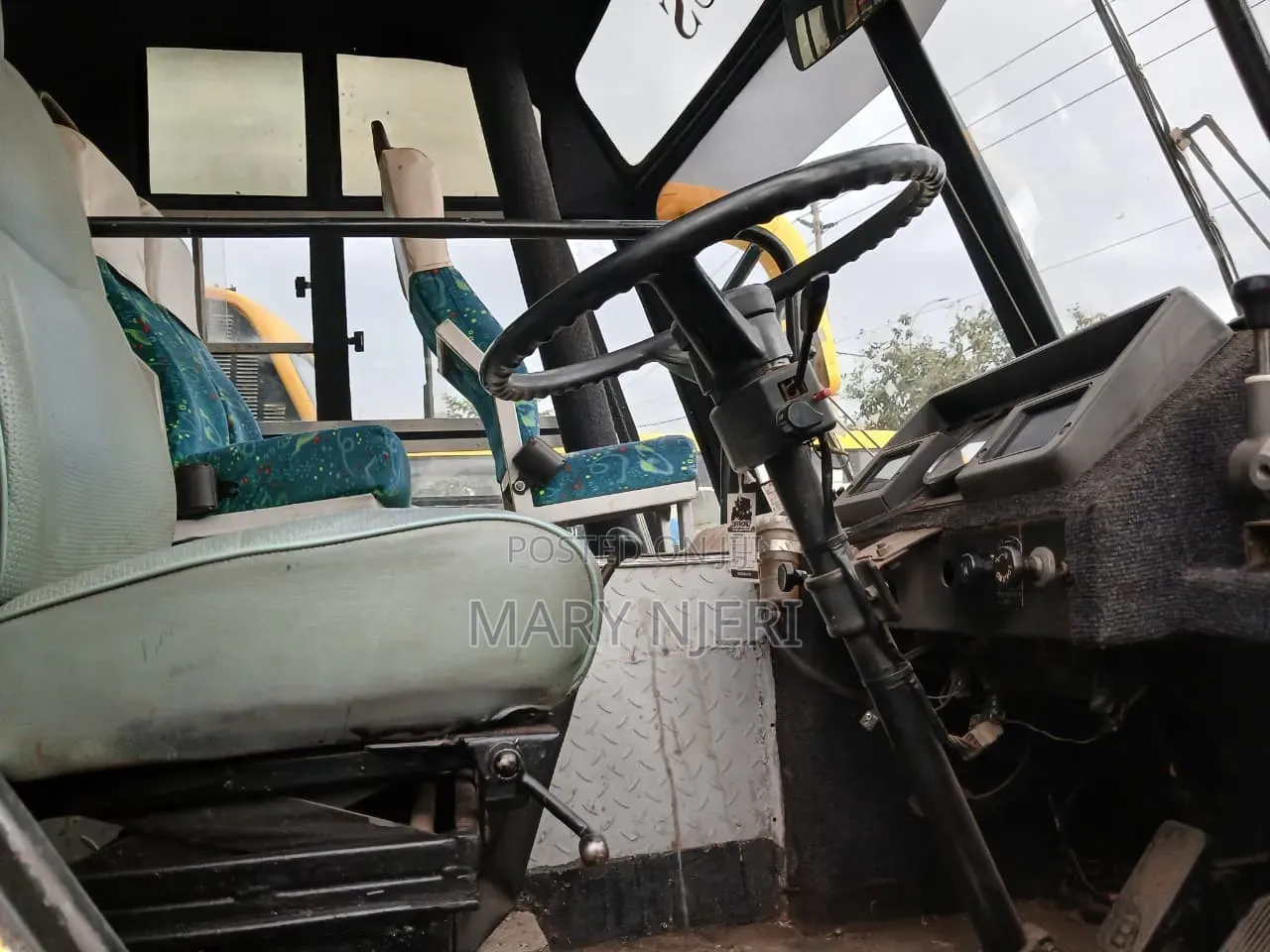 Isuzu Executive Bus 2004 Yellow