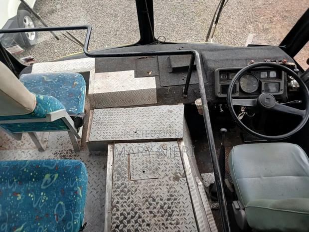 Isuzu Executive Bus 2004 Yellow - thumbnail 8