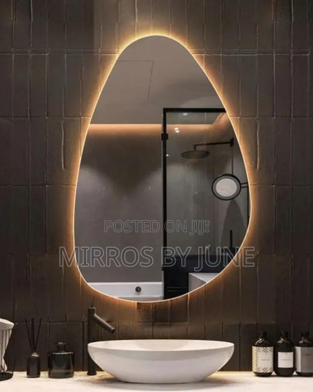 Makeup/ Bathroom Vanity - thumbnail 2