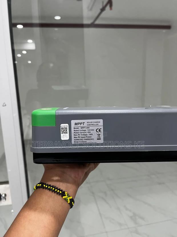 Phoenix 40a MPPT Solar Charge Controller - thumbnail 2