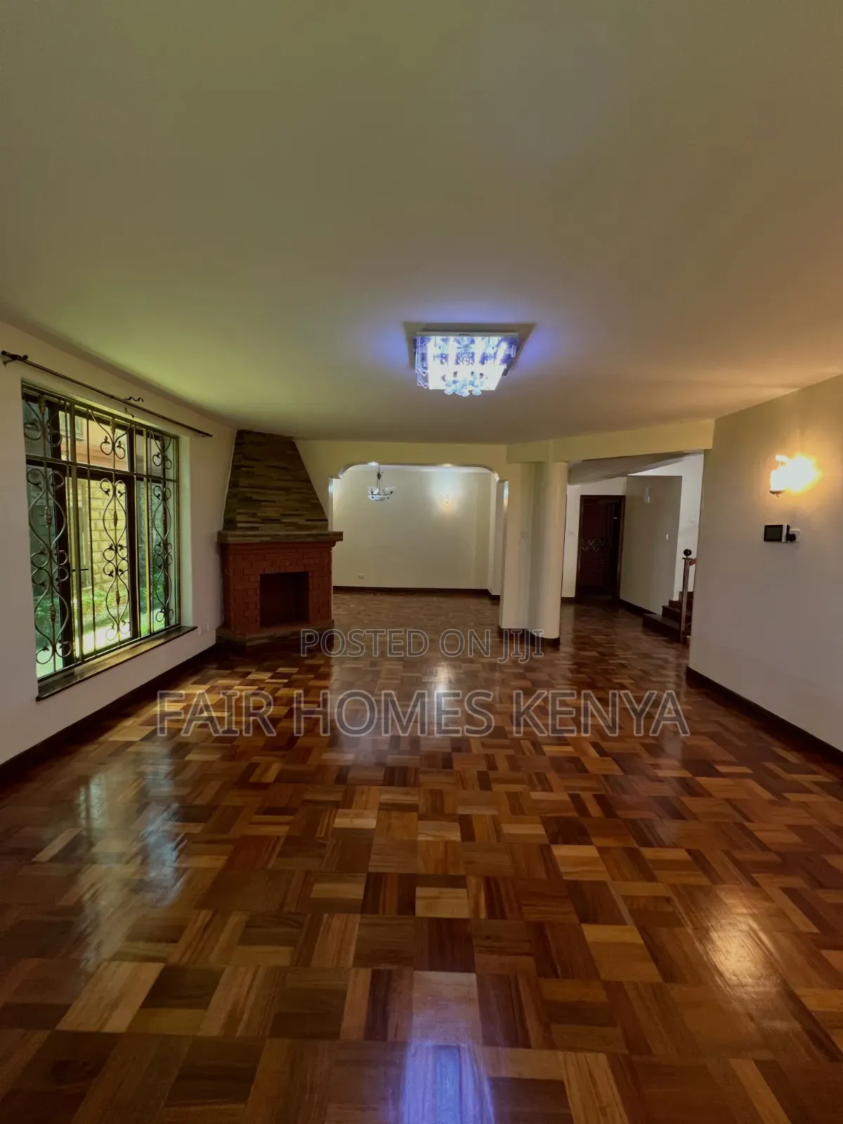 5bdrm Townhouse / Terrace in Othaya Road, Valley Arcade for rent
