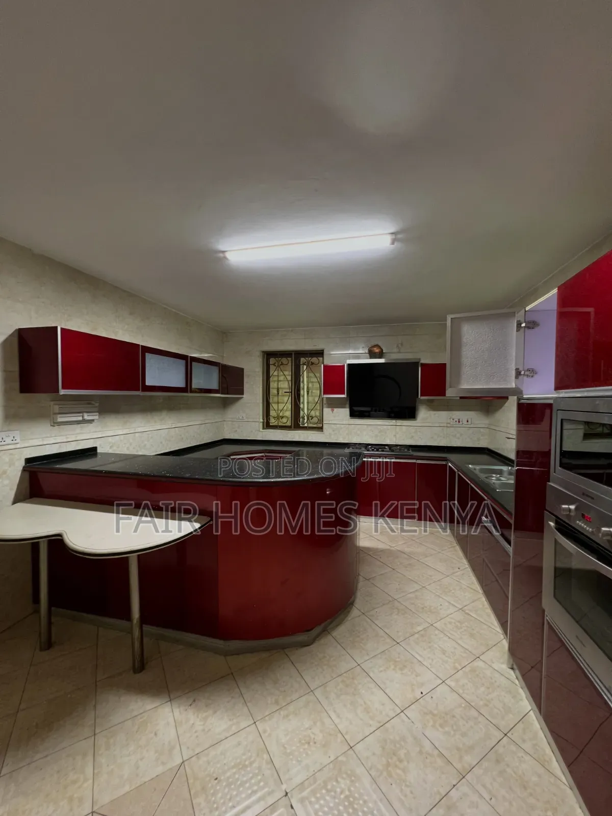 5bdrm Townhouse / Terrace in Othaya Road, Valley Arcade for rent