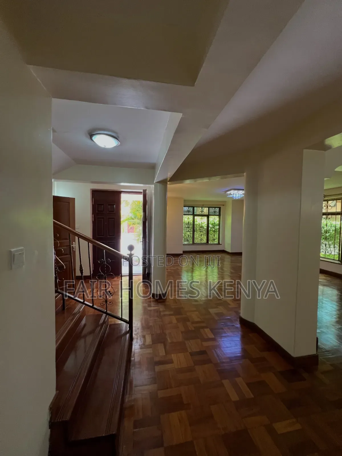 5bdrm Townhouse / Terrace in Othaya Road, Valley Arcade for rent