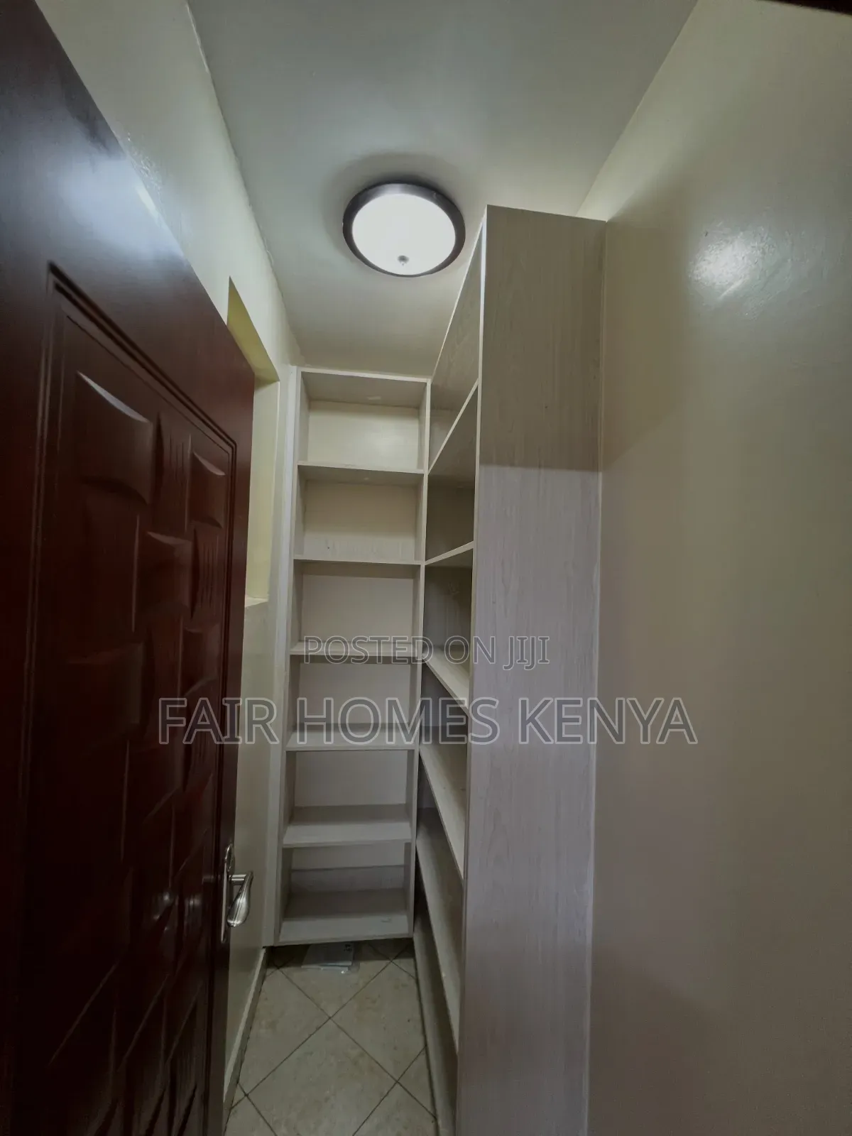 5bdrm Townhouse / Terrace in Othaya Road, Valley Arcade for rent