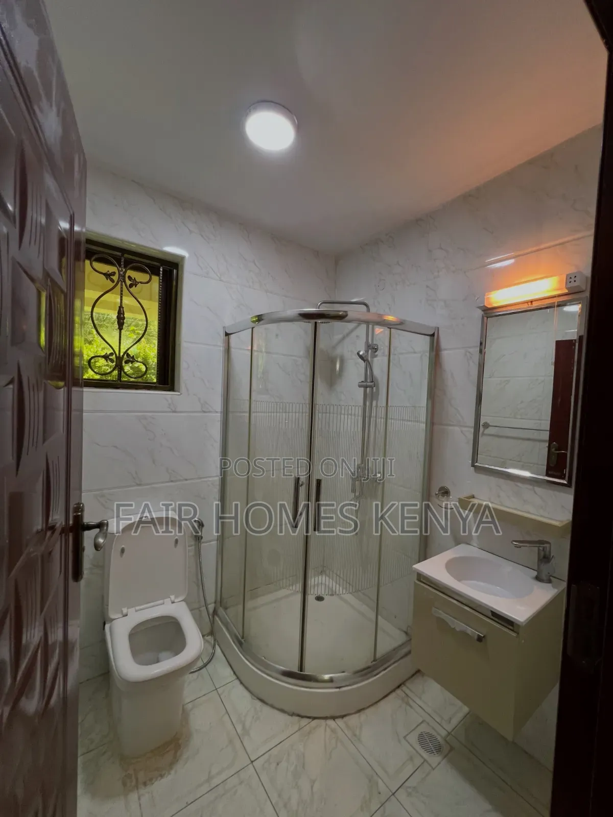 5bdrm Townhouse / Terrace in Othaya Road, Valley Arcade for rent