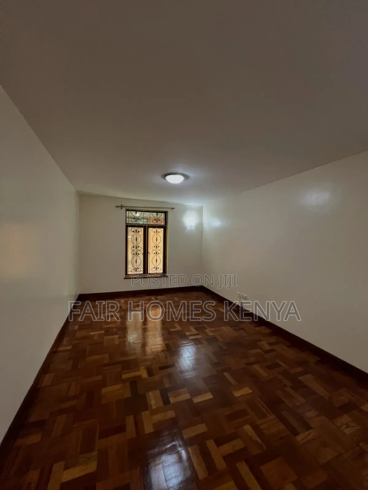 5bdrm Townhouse / Terrace in Othaya Road, Valley Arcade for rent