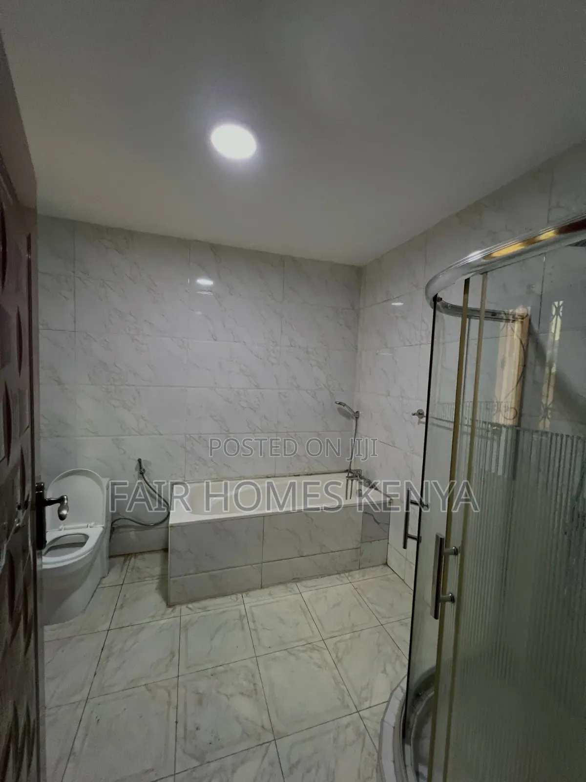 5bdrm Townhouse / Terrace in Othaya Road, Valley Arcade for rent