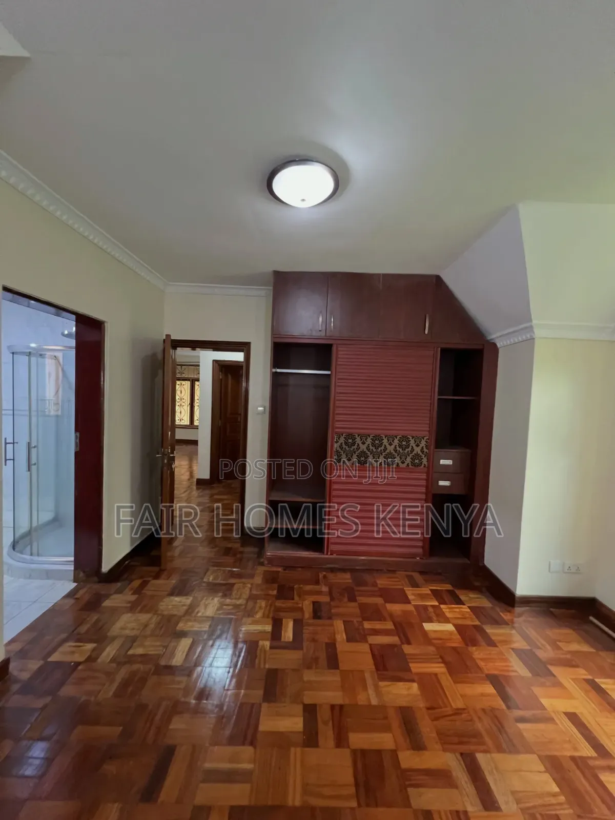 5bdrm Townhouse / Terrace in Othaya Road, Valley Arcade for rent