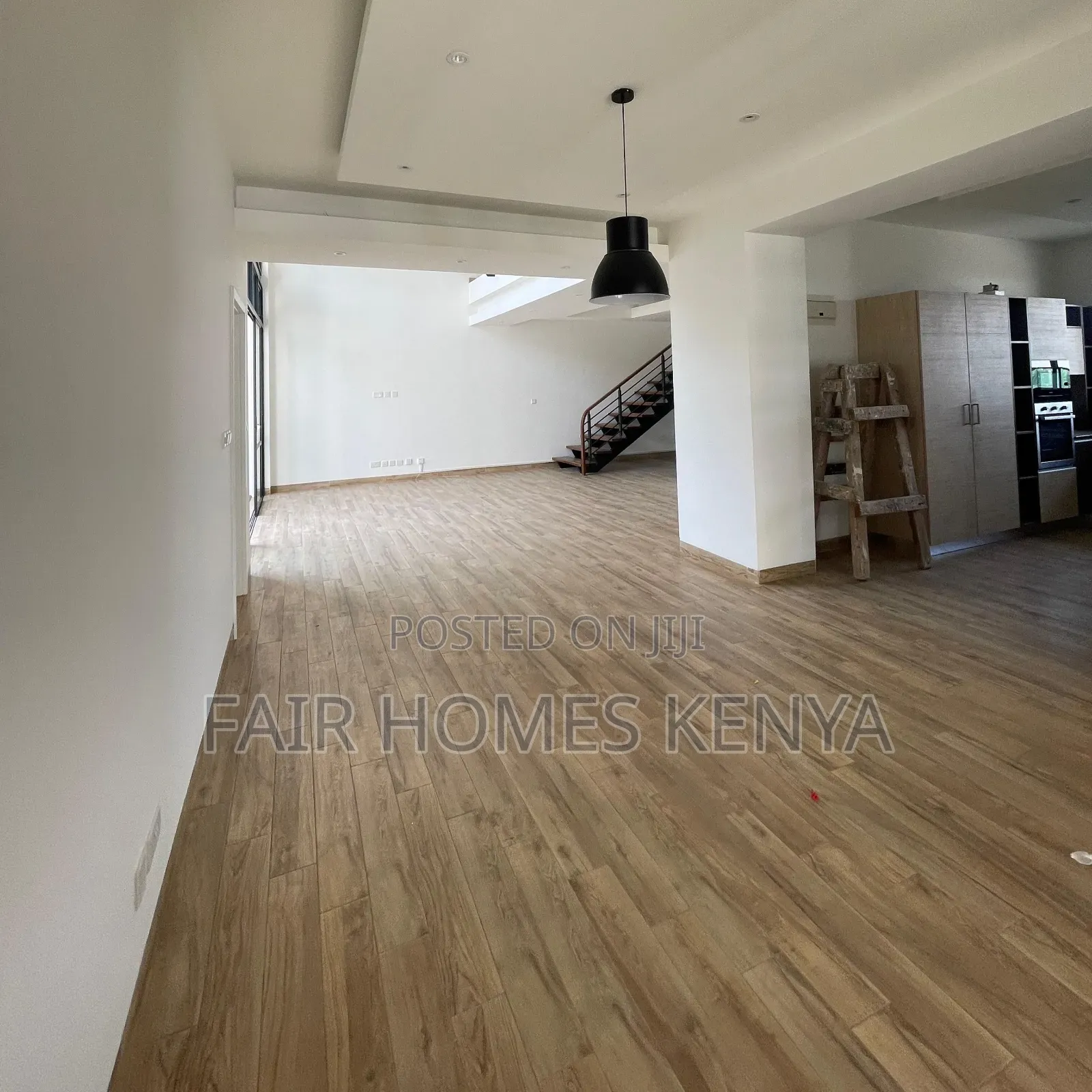4bdrm Duplex in Riverside Drive for rent