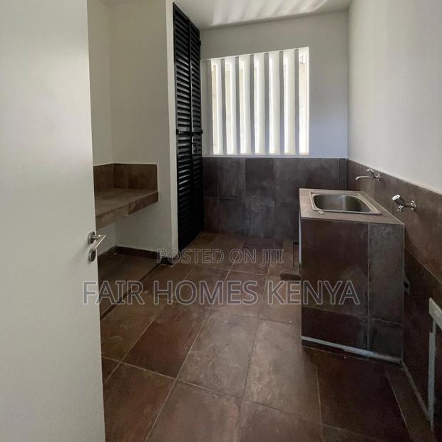 4bdrm Duplex in Riverside Drive for rent - thumbnail 17