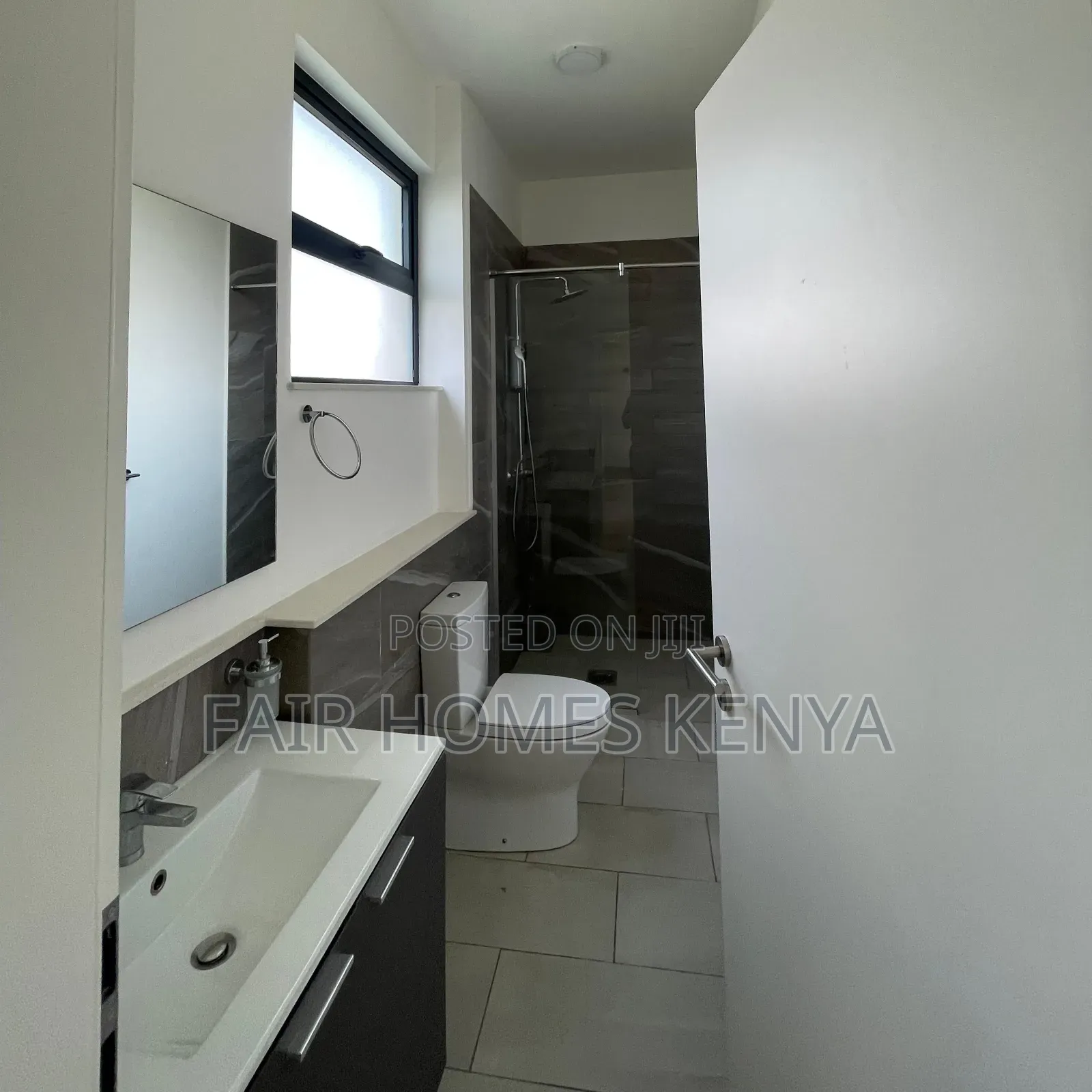 4bdrm Duplex in Riverside Drive for rent