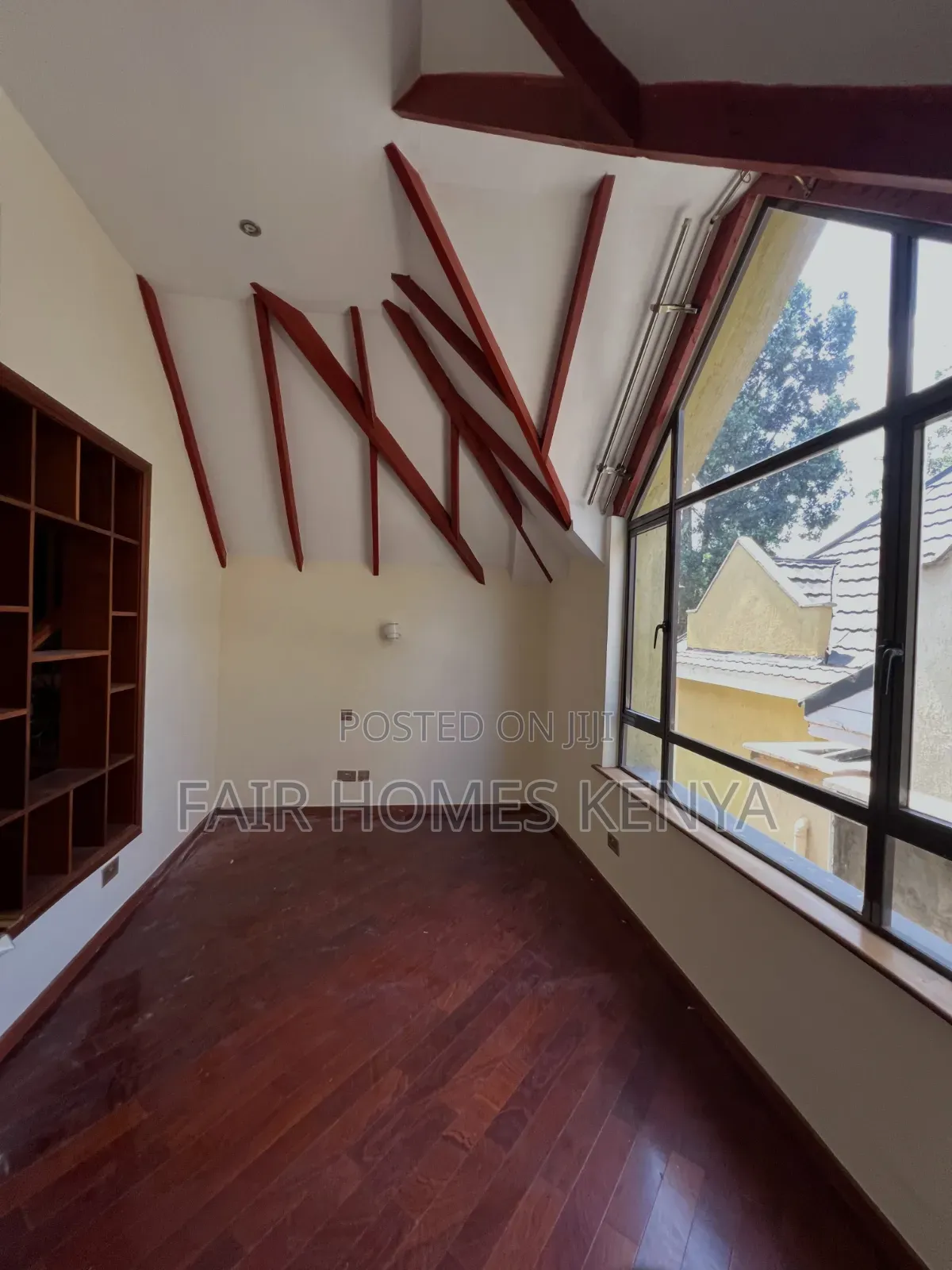 5bdrm Townhouse / Terrace in Convent Drive, Muthangari for rent