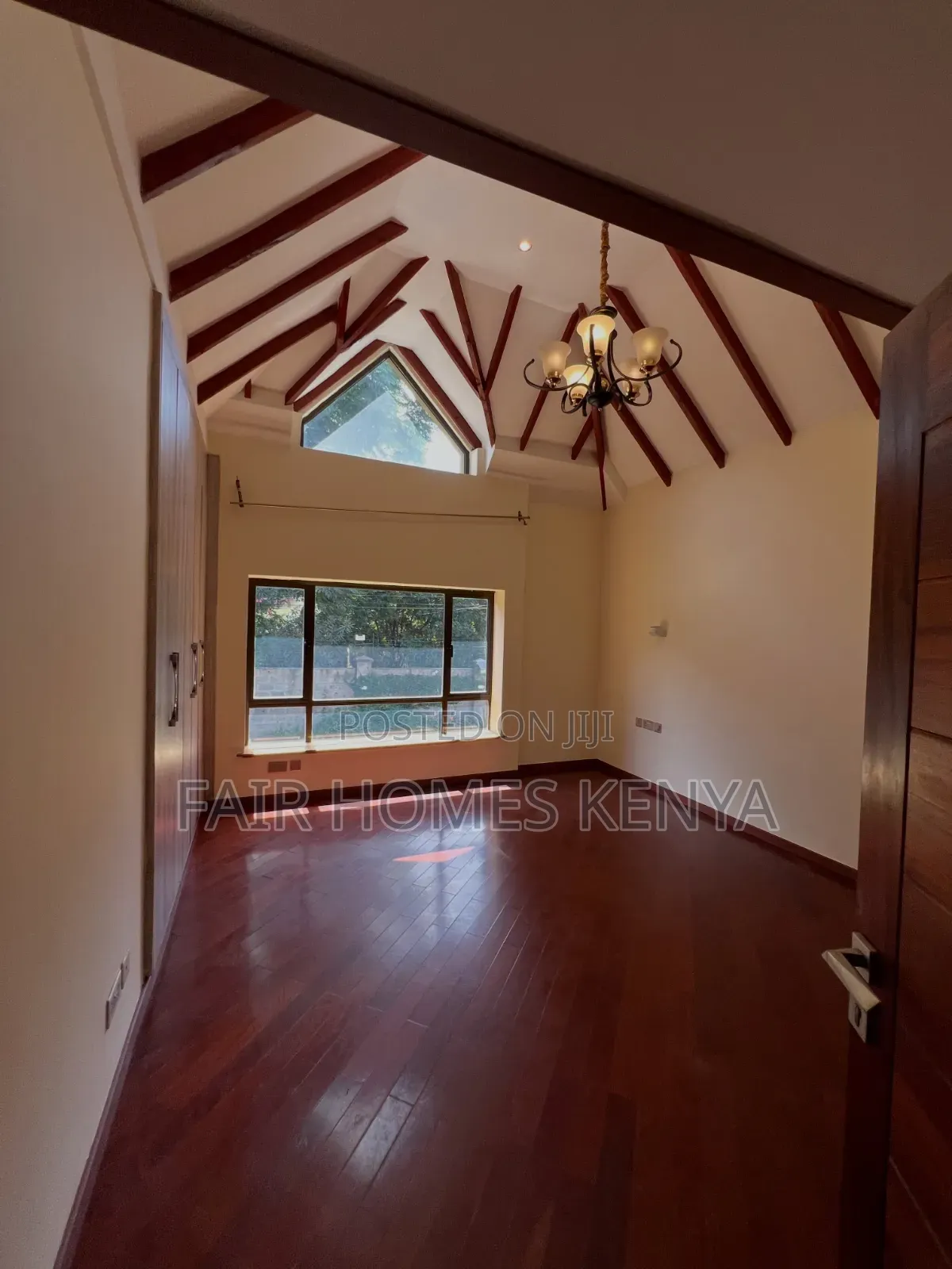 5bdrm Townhouse / Terrace in Convent Drive, Muthangari for rent