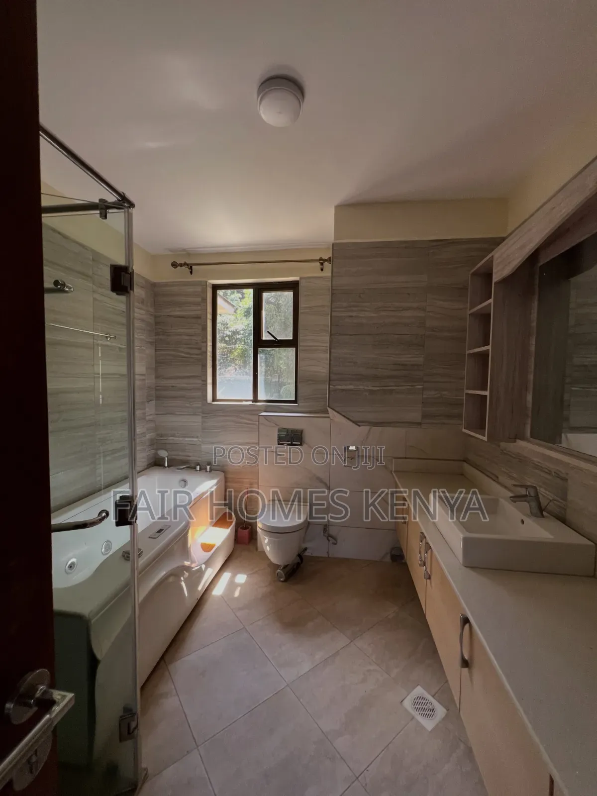 5bdrm Townhouse / Terrace in Convent Drive, Muthangari for rent