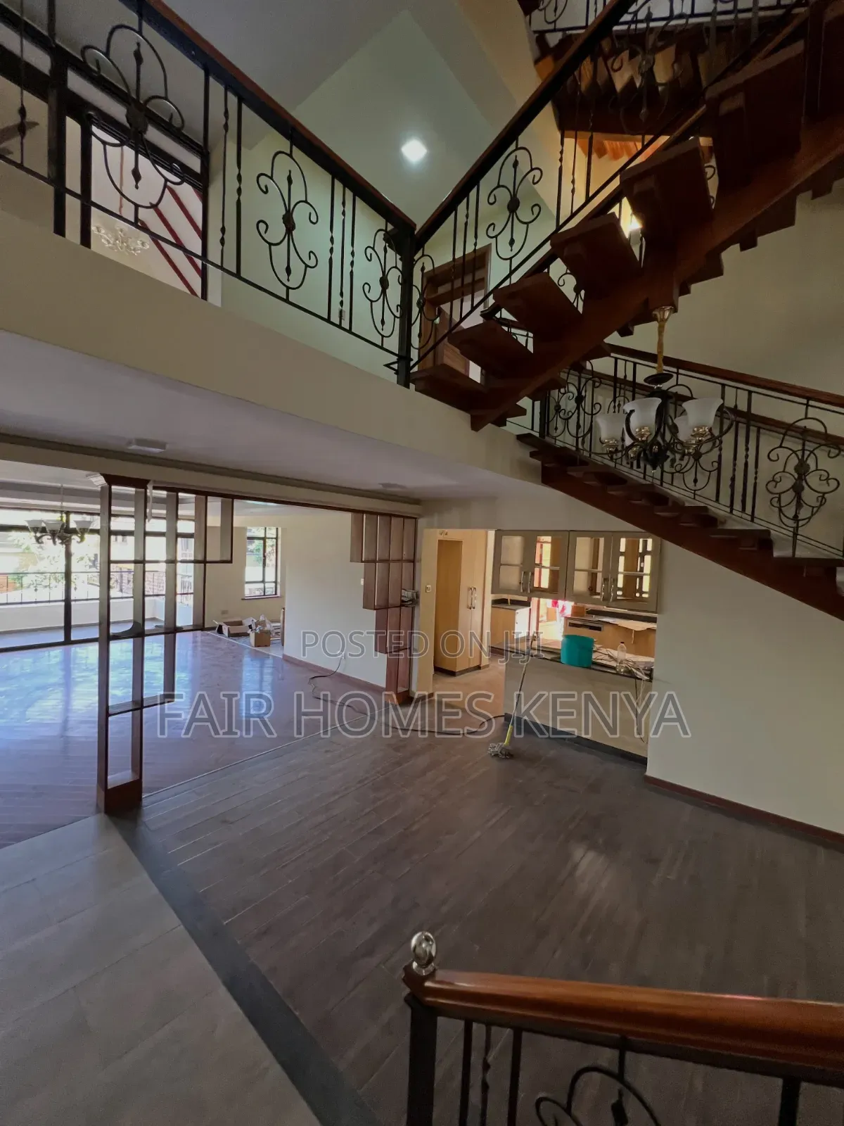 5bdrm Townhouse / Terrace in Convent Drive, Muthangari for rent