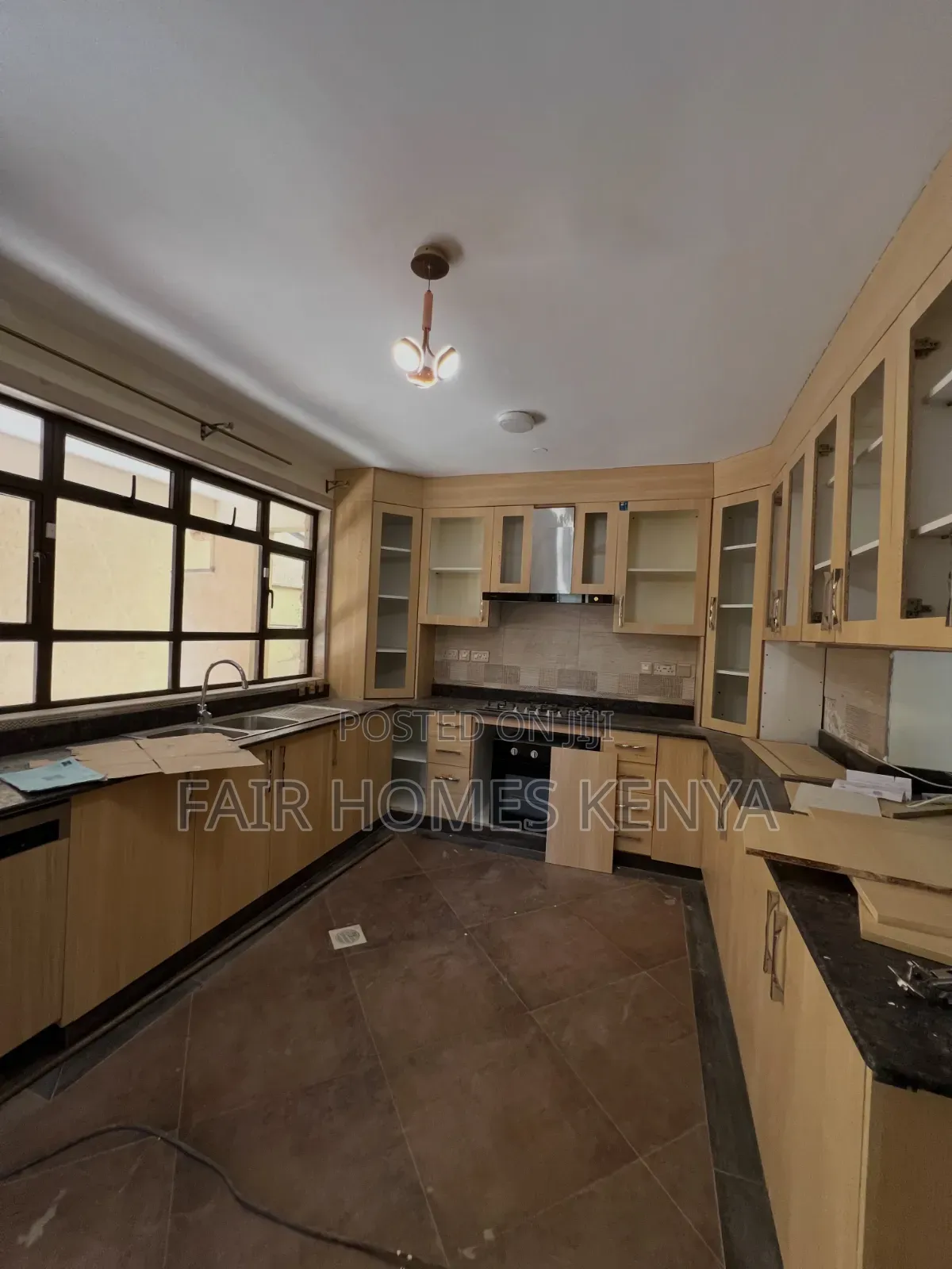 5bdrm Townhouse / Terrace in Convent Drive, Muthangari for rent