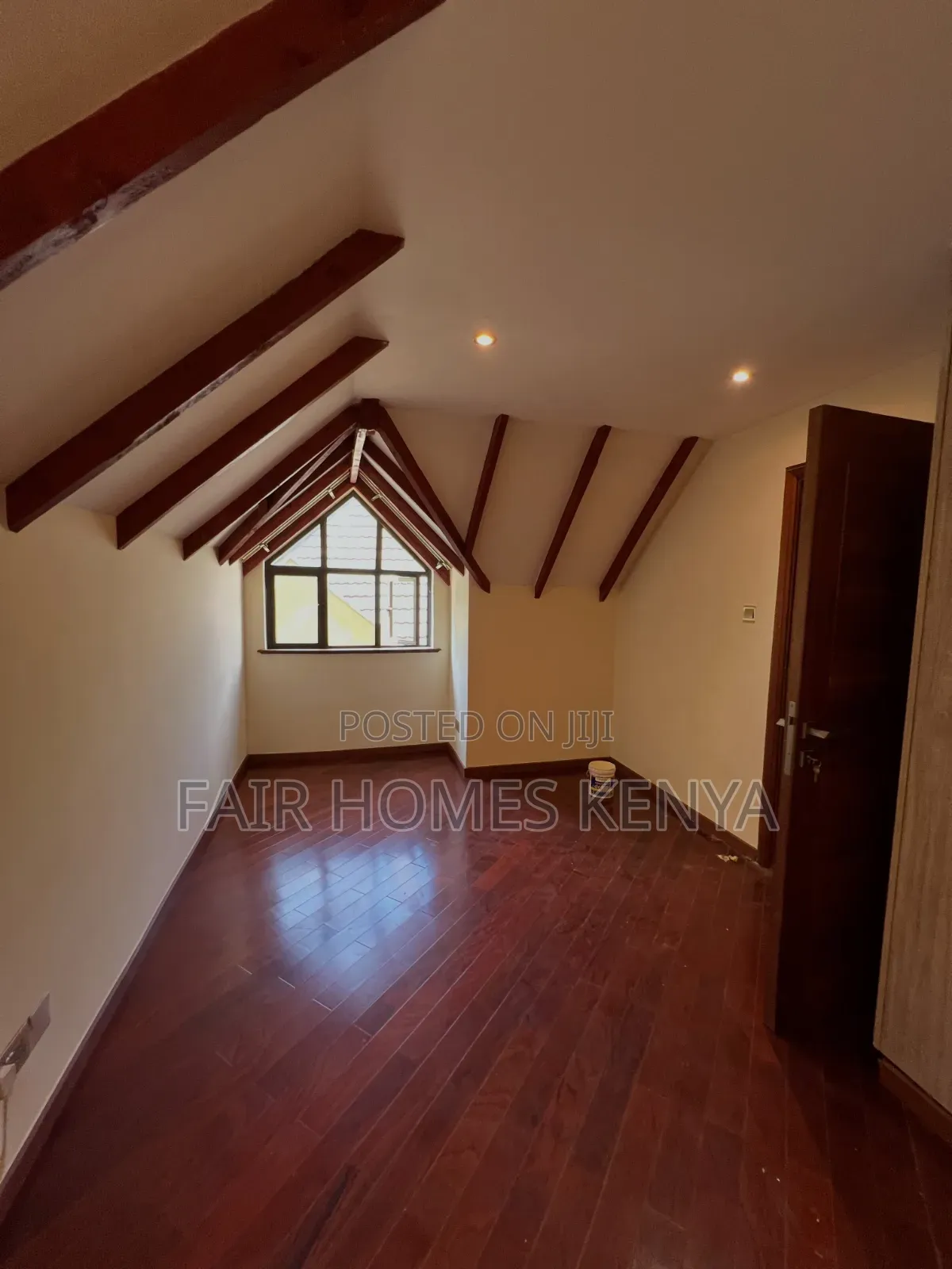 5bdrm Townhouse / Terrace in Convent Drive, Muthangari for rent