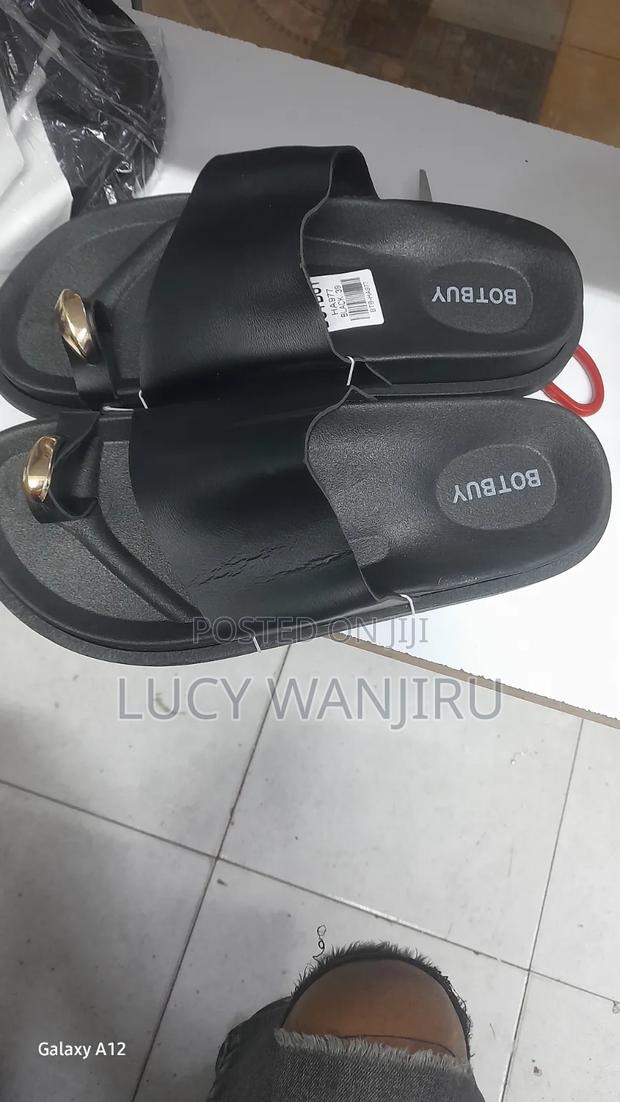 Ladies Flat Sandals - thumbnail 2