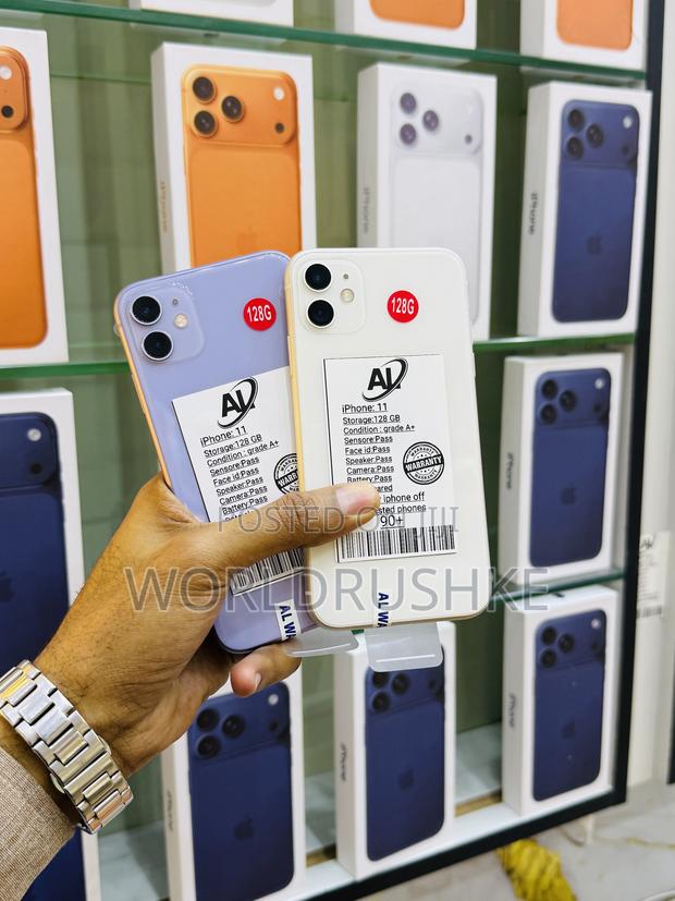 New Apple iPhone 11 128 GB White - thumbnail 2
