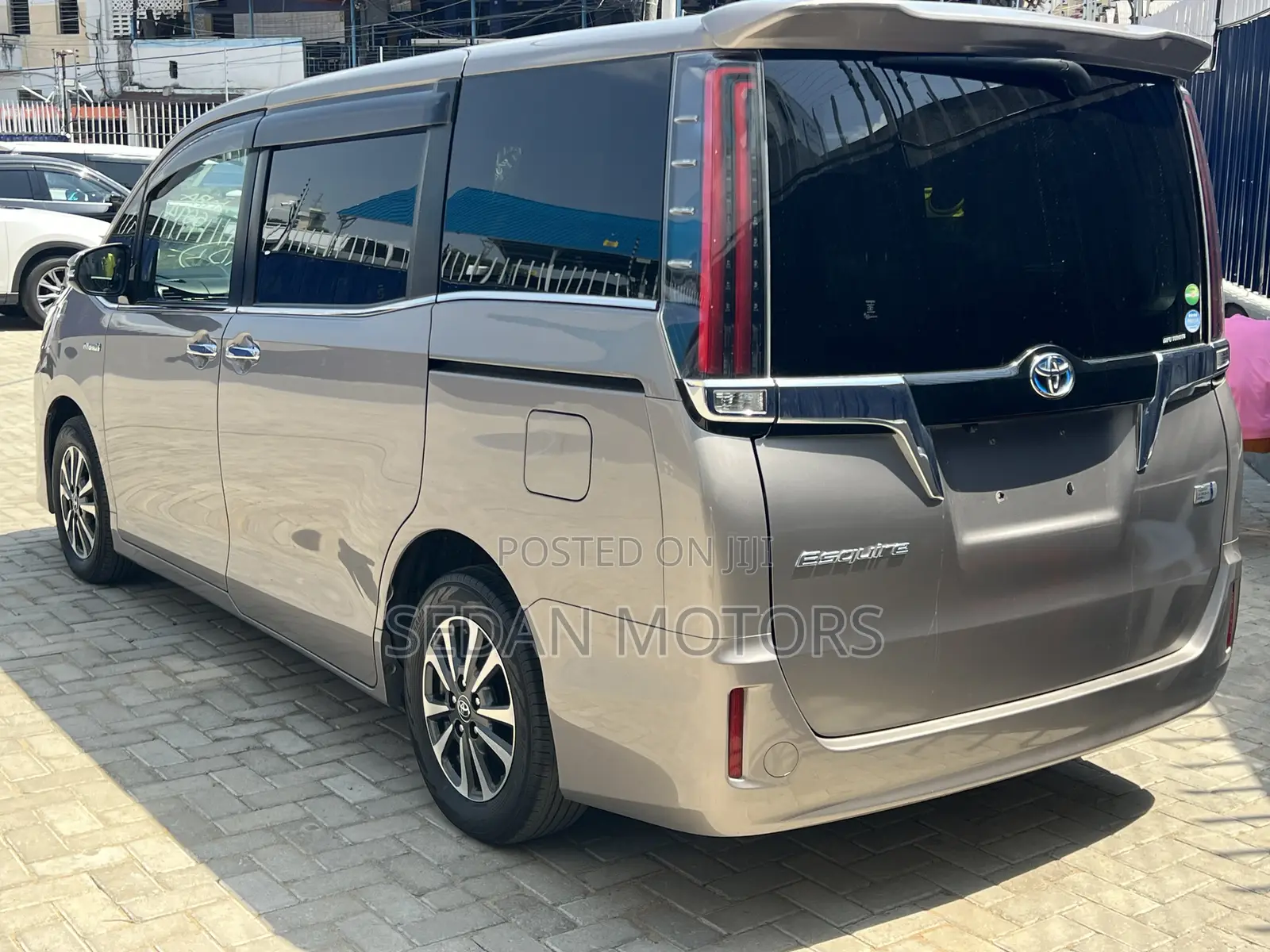 Toyota Esquire 2019 Gold