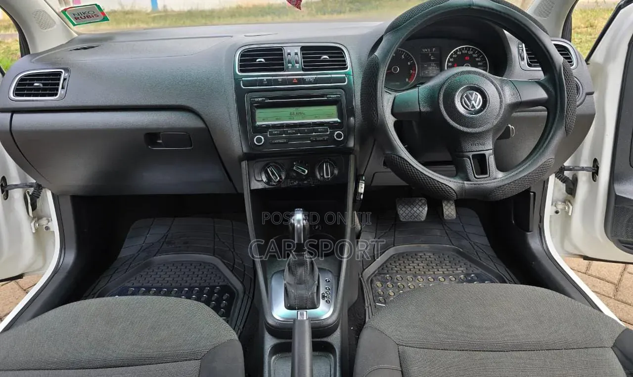 Volkswagen Polo 2011 White