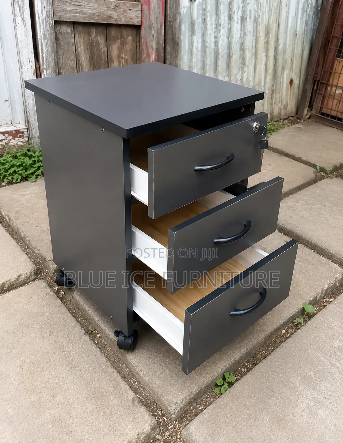 Paddestal Lockable Drawer With Casters