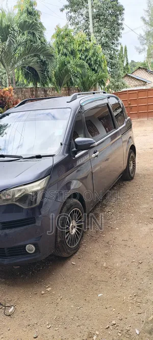 Toyota Spade 2015 Blue