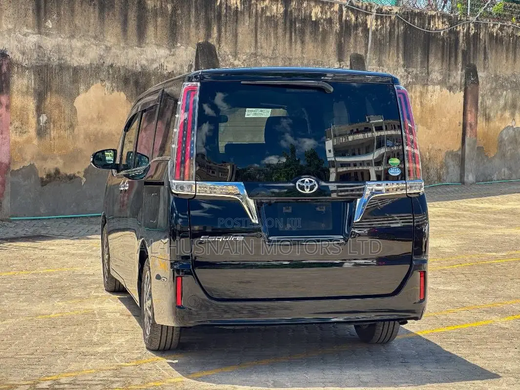 Toyota Esquire 2.0 FWD (8 seater) 2019 Black