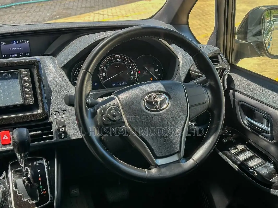 Toyota Esquire 2.0 FWD (8 seater) 2019 Black
