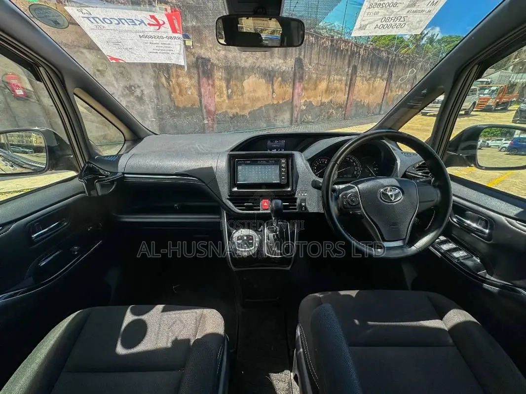 Toyota Esquire 2.0 FWD (8 seater) 2019 Black