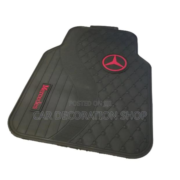 Mercedes Raised Edges Floor Mats With Geometric Pattern - thumbnail 2