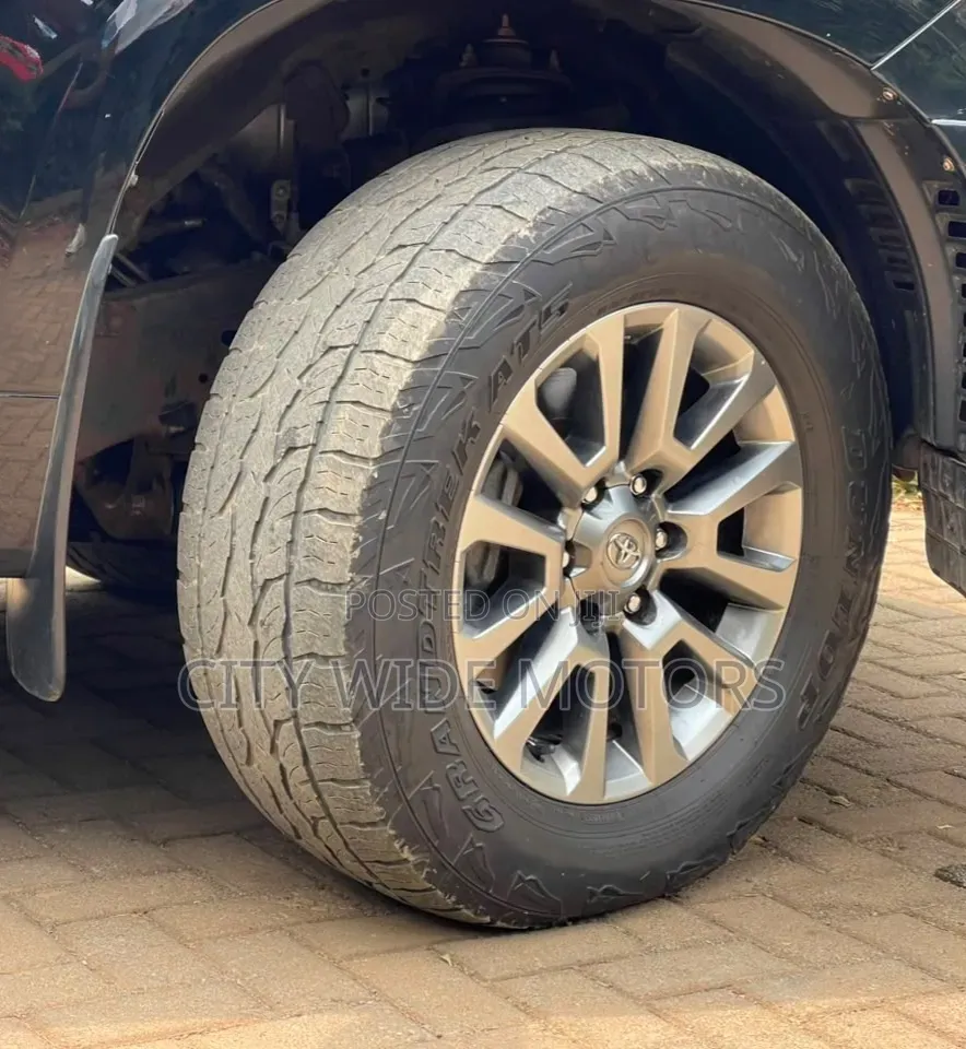 Toyota Land Cruiser Prado 2017 Black