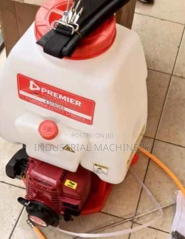 A 2-Strokes Knapsack Sprayer Pump Motorized