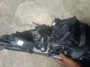 Toyota Noah 2017 Headlight Zenon Clean