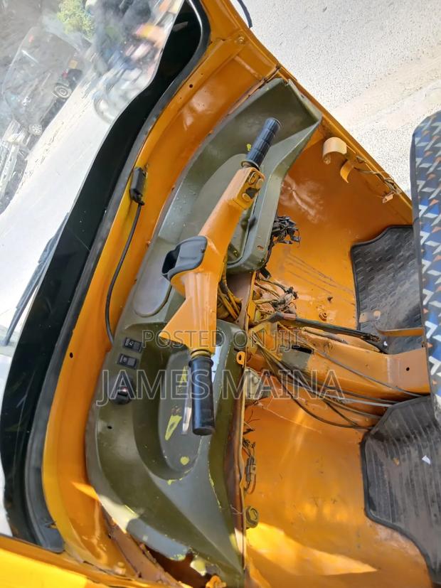 Piaggio 2017 Yellow - thumbnail 4