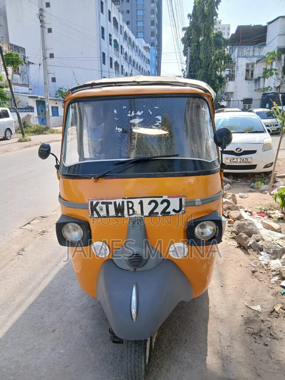 Piaggio 2017 Yellow